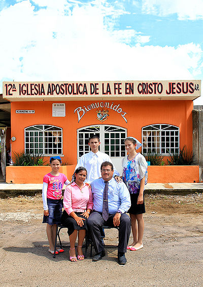 Pastor Actual Miguel Topete y Familia