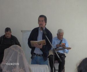 Liturgia de celebracion. Izquierda: Pastor Rodrigo, centro: hno. Jose Luis, derecha: ministro: Jesus Molinares