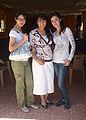 Hna. Carmen Trujillo con sus hijas Jisel y Karen.jpg