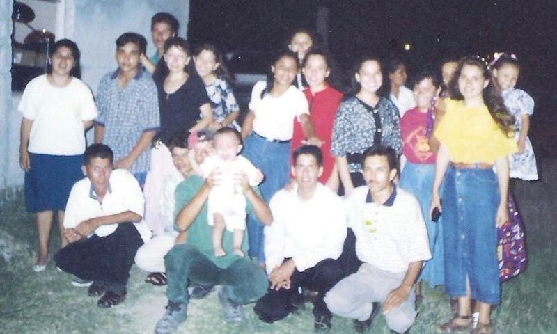 Archivo:Grupo de jóvenes de la 1ª de Matamoros apoyando a los jóvenes de la misión Pedro Moreno (1996).jpg