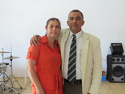 Pastor Actual Armando Flores y Esposa