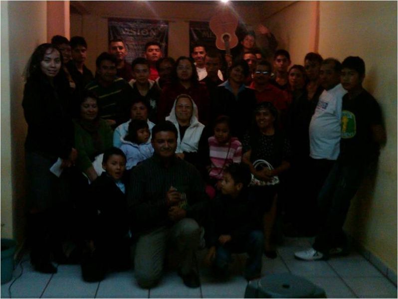 Archivo:Evang. Israel J. Morales de los Santos y la congregación de San Martín Texmelucan, Puebla que pastorea-año 2013-2 .jpeg