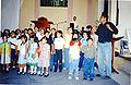 2005 Niños cantando.jpg