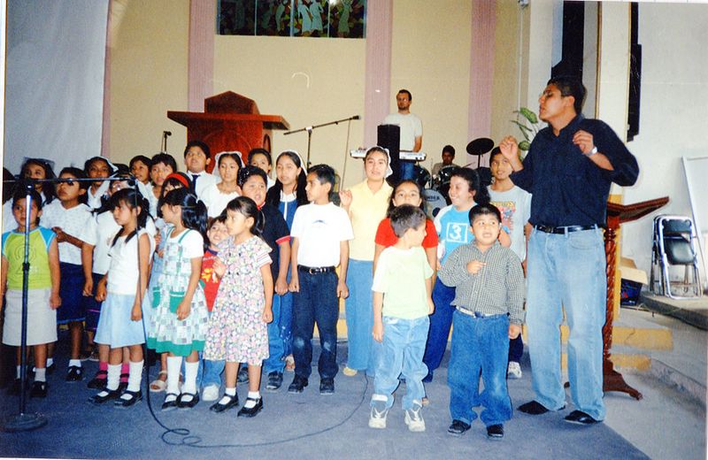 Archivo:2005 Niños cantando.jpg