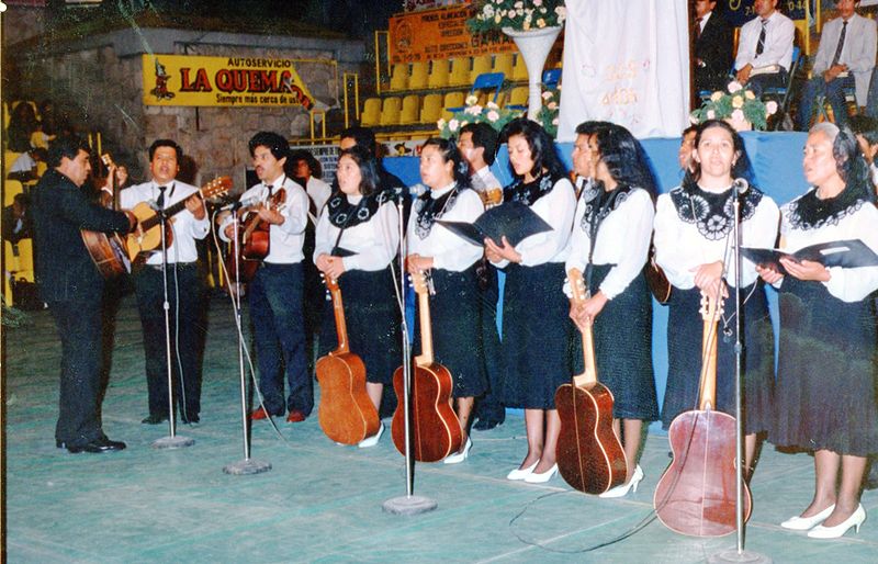 Archivo:1990 Rondalla en Aguascalientes.jpg