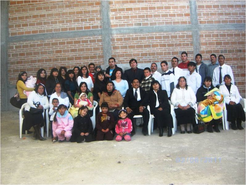 Archivo:Hermanos en Iglesia Sombrerete.jpg