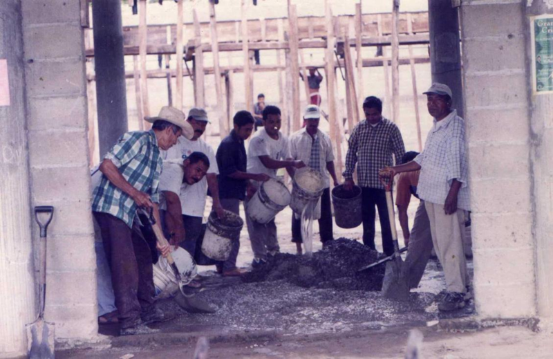 Archivo:Construcción templo arena.png