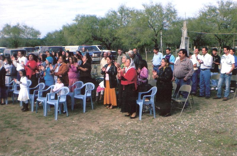 Archivo:Una campaña en el rancho El Huizache inf. culto en el rancho Jaboncillos antes de celebrar bautismos.jpg