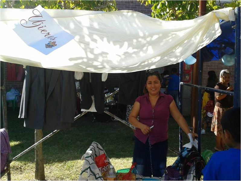 Archivo:Feria de ministerios en Izúcar de Matamoros, Puebla-año 2014-6 .jpeg