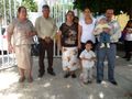 Hnos. Javier Magallanes, su esposa Elvira con su consuegra Margarita y su hija con su esposo e hijos.jpg