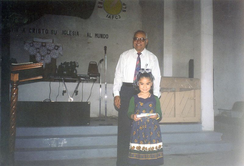 Archivo:1998 Premiación Concurso Infantil.jpg