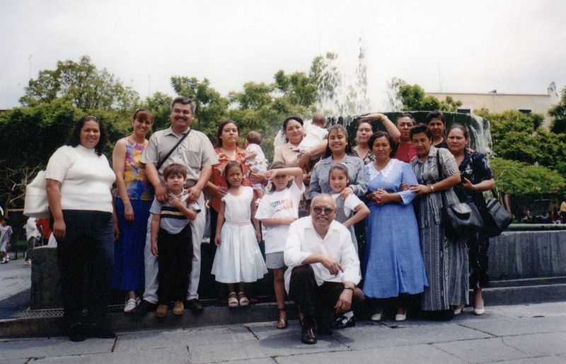 Archivo:1998 2do Campamento Señoras. Paseo por Guadalajara.jpg