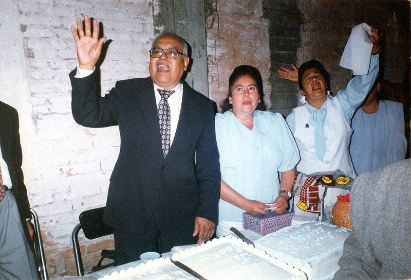 Archivo:1998 Despedida pastorado Hno. Torres.jpg
