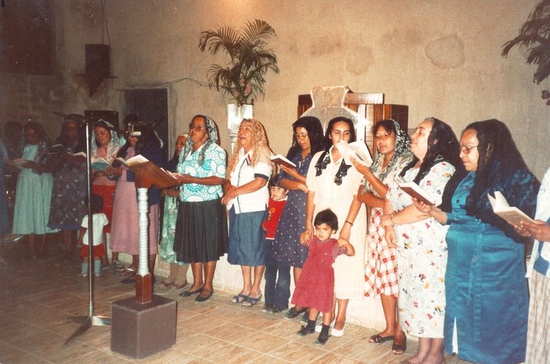 Archivo:Dorcas cantando un himno especial. (80s).jpg
