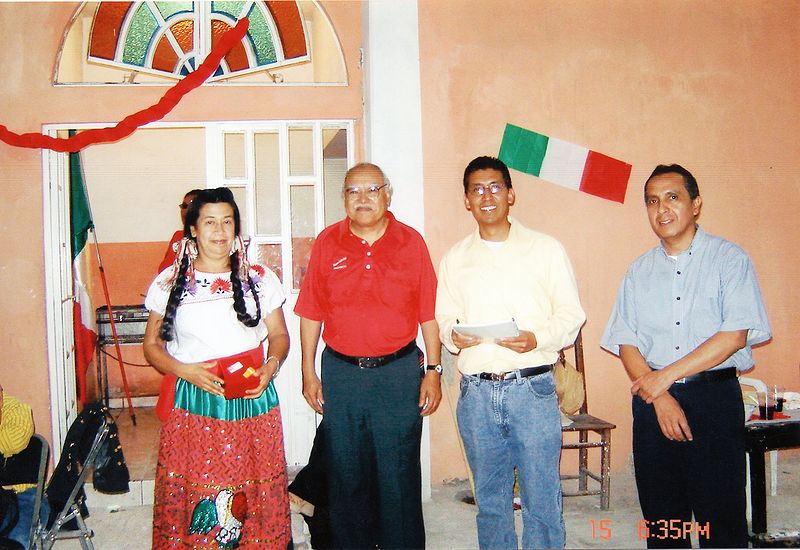 Archivo:2006 Tarde Mexicana. 1er lugar traje típico.jpg