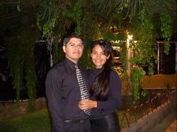 Hno. Evenecer Uriarte Vargas y su esposa Karla Nereyda Encinas Serrano en la cena de matrimonios