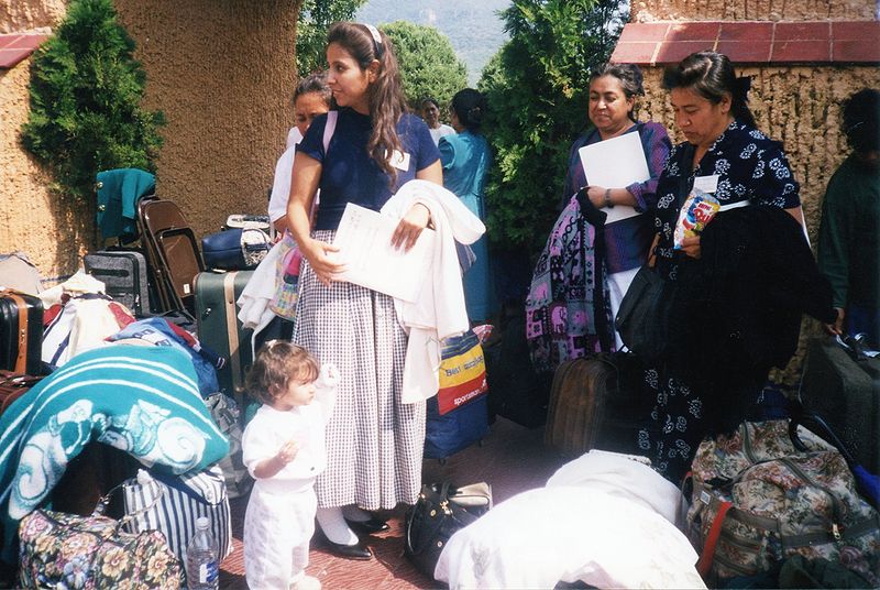 Archivo:1998 Campamento Señoras. Arrivando a Villa Primavera, GDL.jpg
