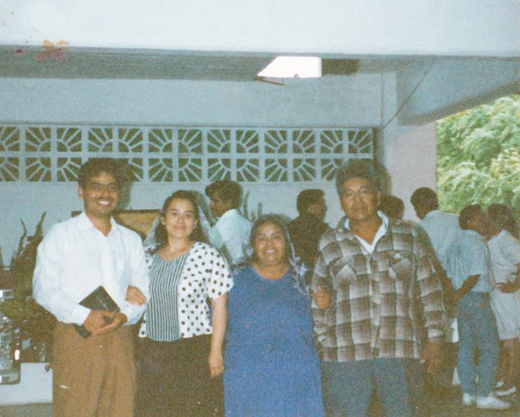 Archivo:Rev. Jonatán Rentería Castellanos y su esposa Evangelina Sevilla Ortega, aquí con matrimonio Muñoz Gómez.jpg